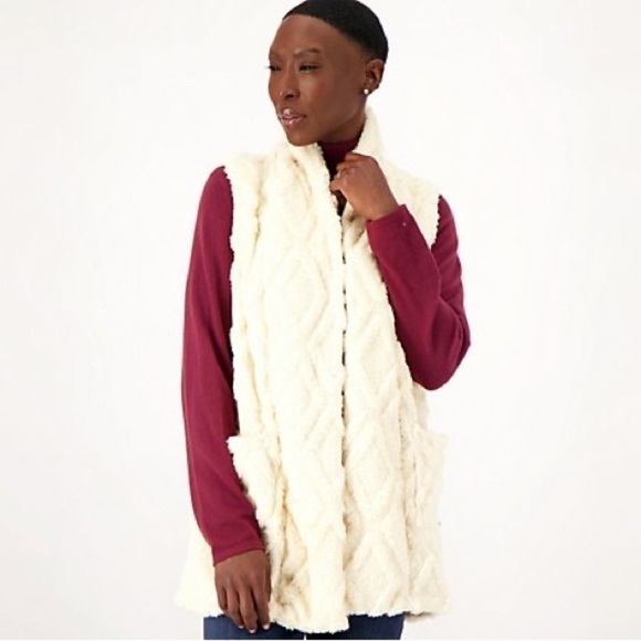𝅺KOOLABURRA by UGG Embossed Sherpa Fuzzy Fleece Vest Birch Cream M - Picture 1 of 11
